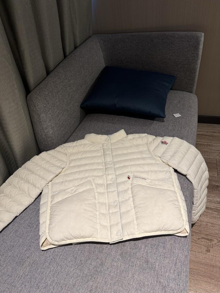 جاكيت Moncler