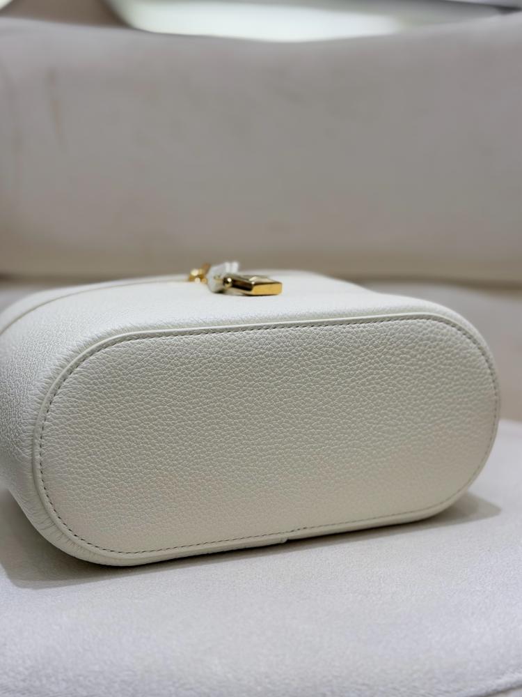شنطة لورو بيانا Extra Softy Lora piana مقاس 21 cm