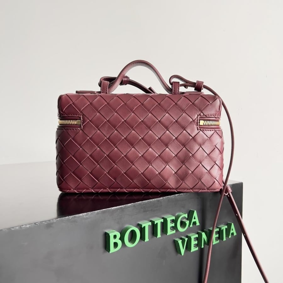 شنطة بوتيغا Bang Bang Vanity