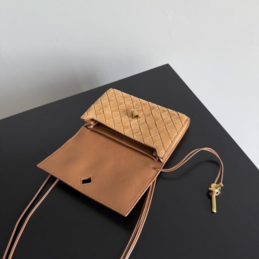 شنطة بوتيغا Andiamo pouch on strap Bottega