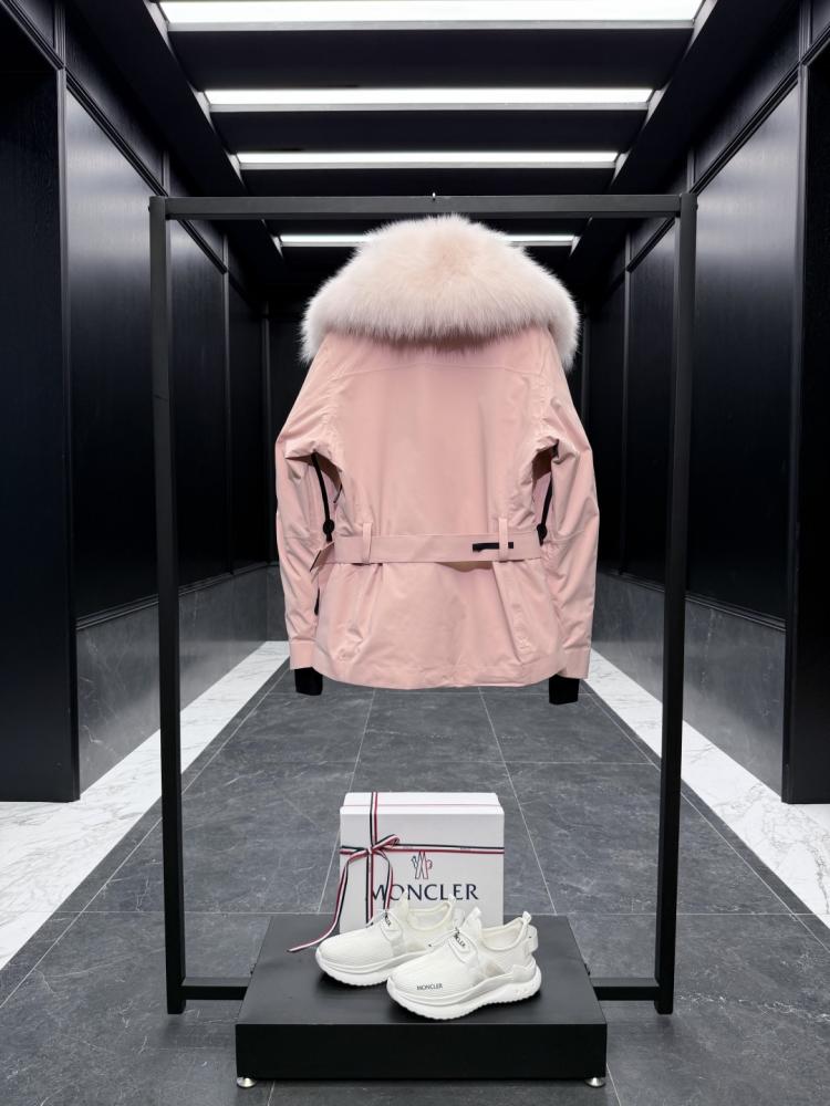 جاكيت Moncler