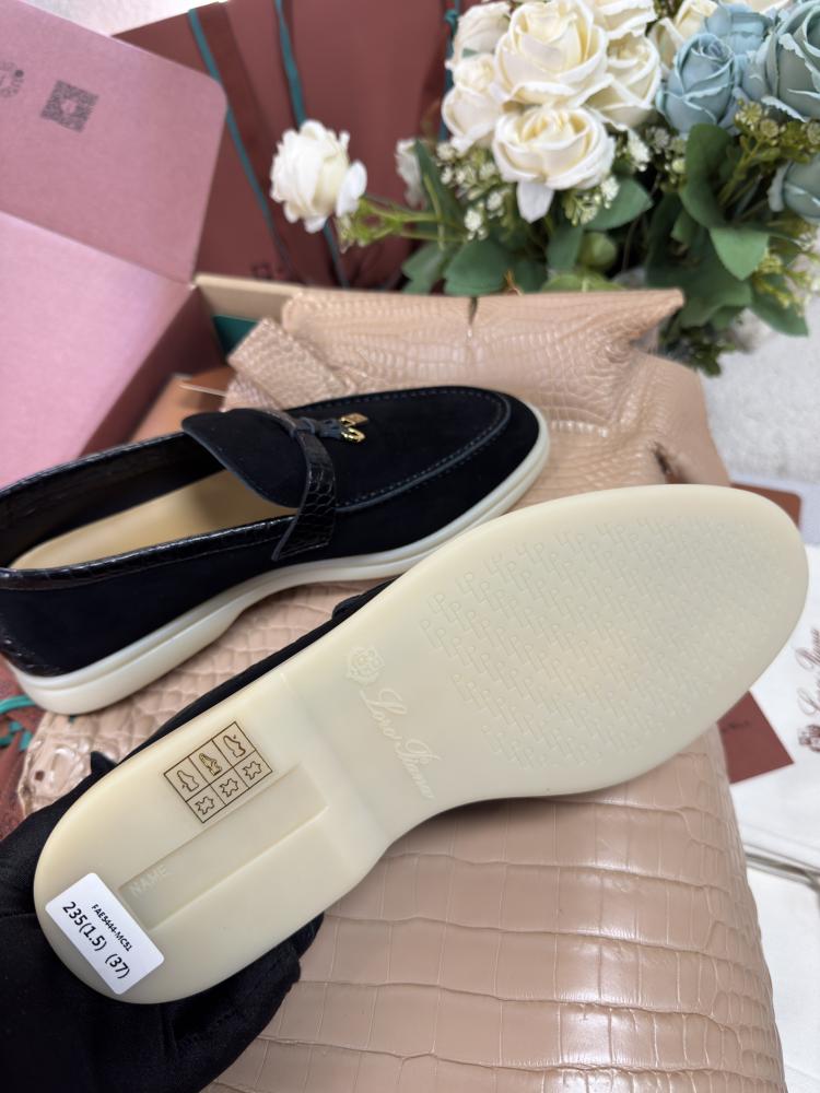 حذاء فلات لورو بيانا Crocodile leather