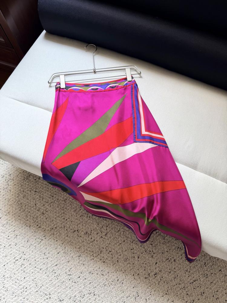 تنورة Pucci