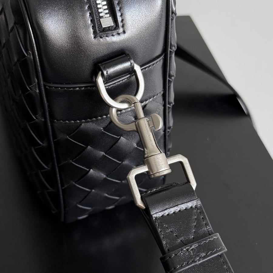 شنطة بوتيغا camera Bag Bottega