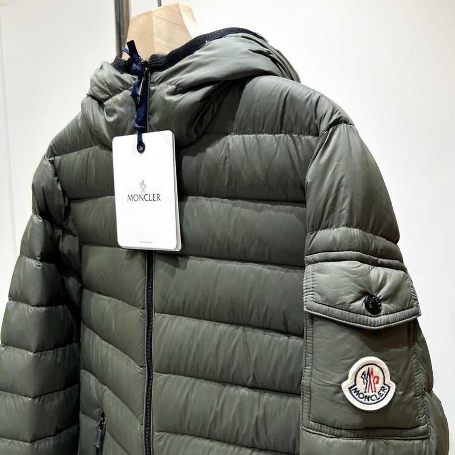 جاكيت Moncler