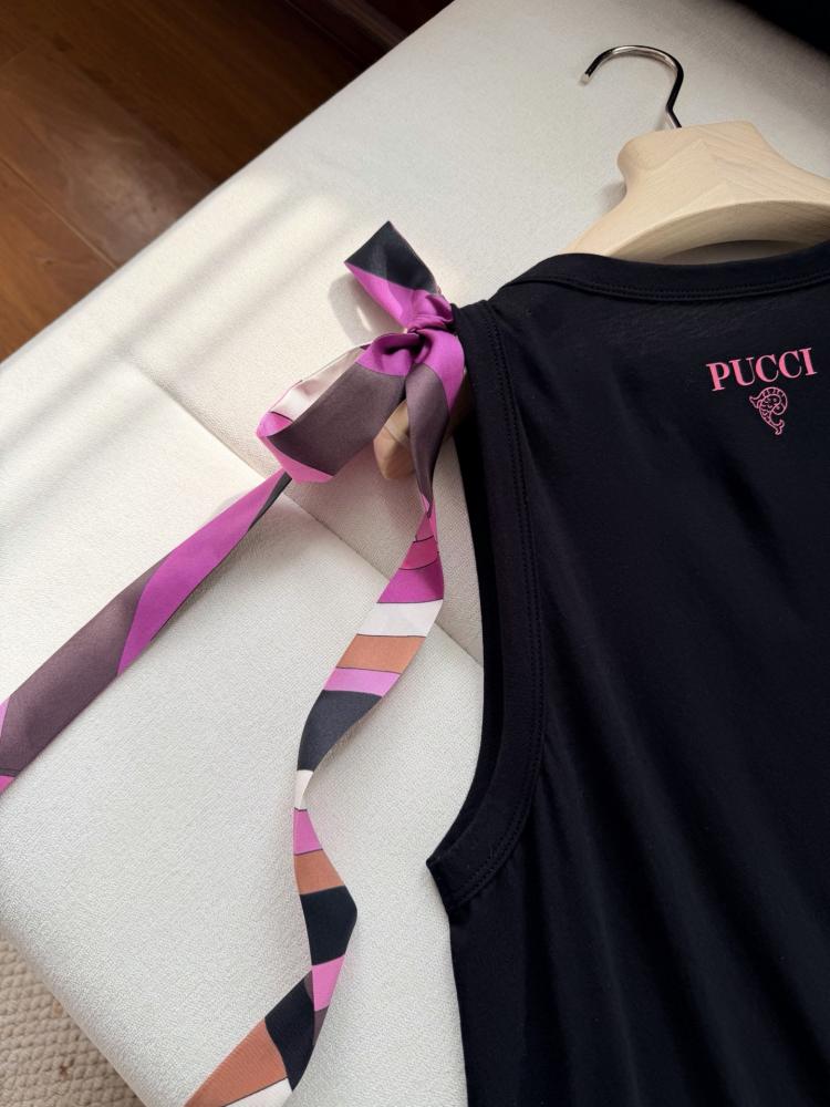 توب Pucci.