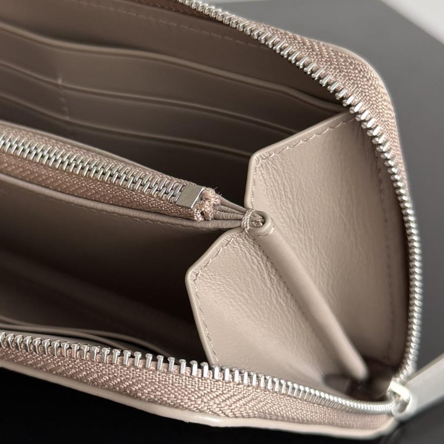 محفظة بوتيغا Ostrich Leathe bottega