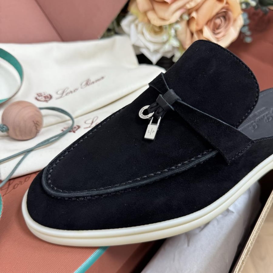 سليبر فلات لورو بيانا Suede charms