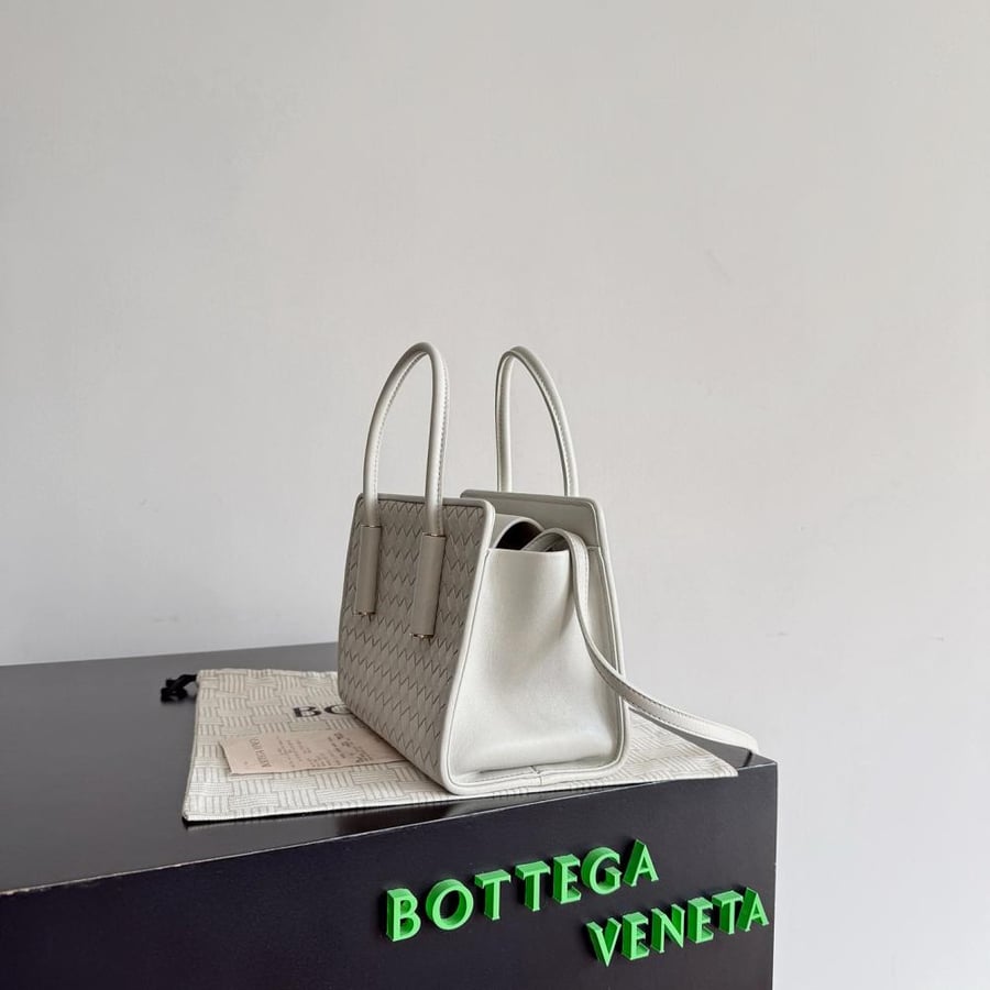 شنطة بوتيغا Baby barbara Bottega