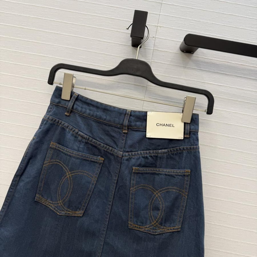 تنورة Chanel