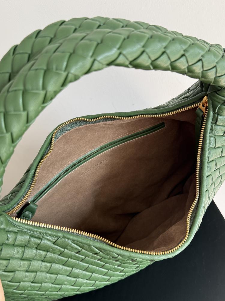 شنطة بوتيغا Medium Bottega