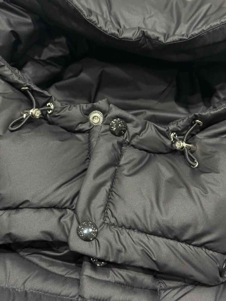 جاكيت Moncler