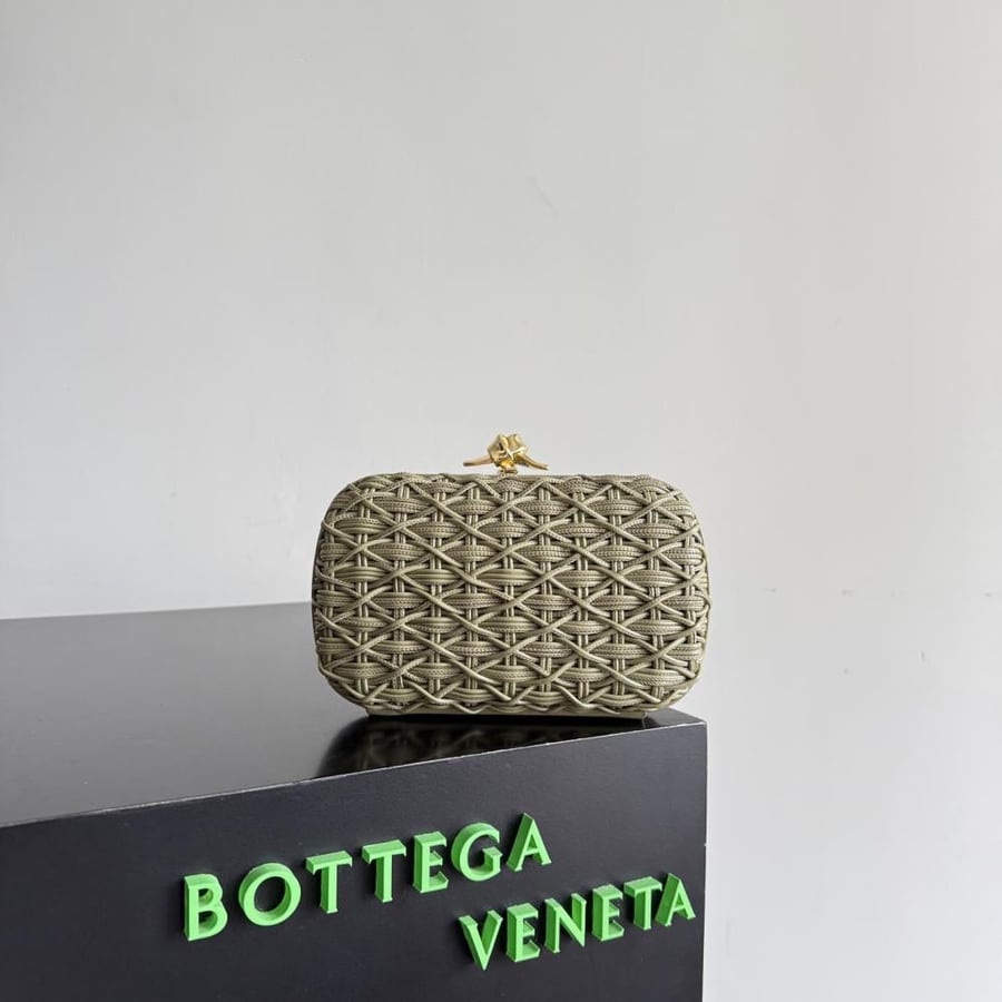 شنطة بوتيغا knot Bottega