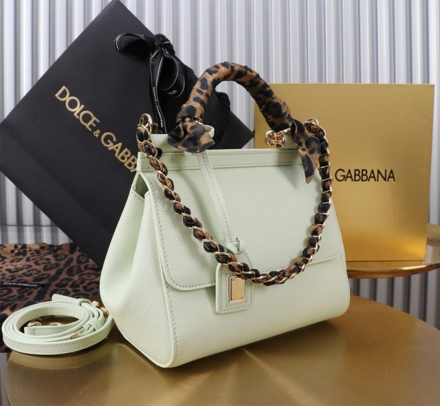 . شنطة دولتشي اند غابانا Medium Sicily handbag