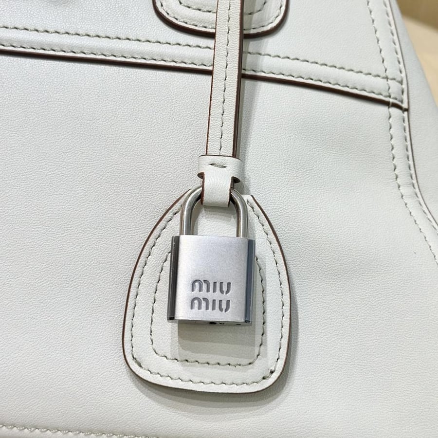 شنطة ميو ميو Small Vivant Miumiu مقاس 32 cm