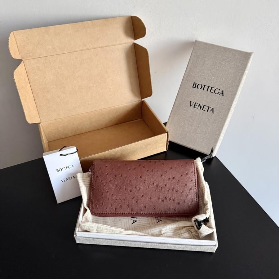 محفظة بوتيغا Ostrich Leathe bottega