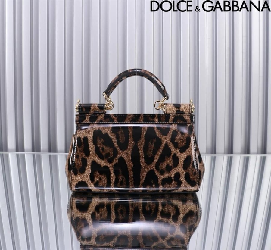 . شنطة دولتشي اند غابانا  Small Sicily handbag