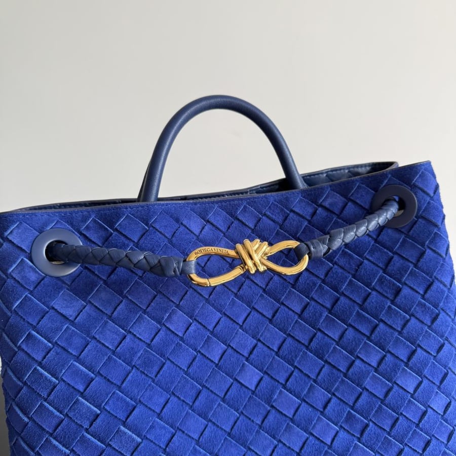 شنطة بوتيغا large Andiamo Bottega