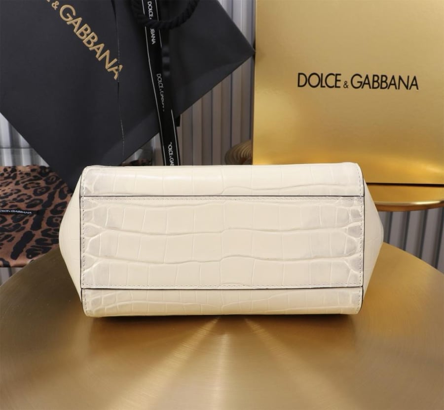 . شنطة دولتشي اند غابانا Medium Sicily handbag