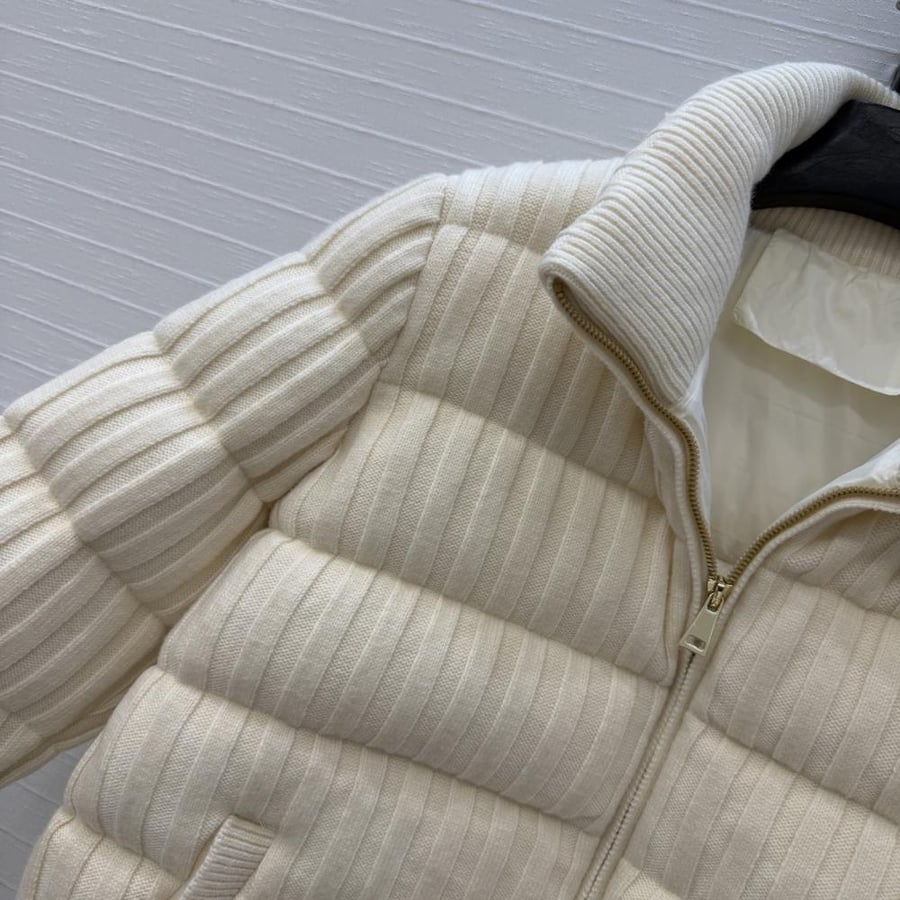 جاكيت Moncler