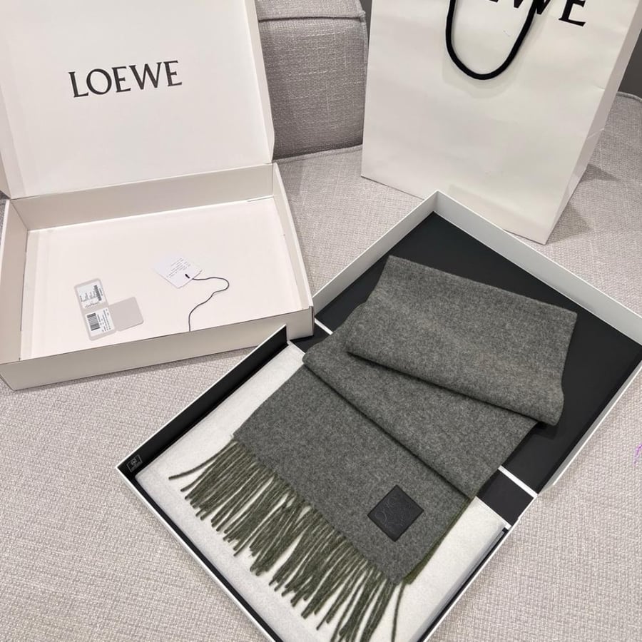 سكارف Loewe