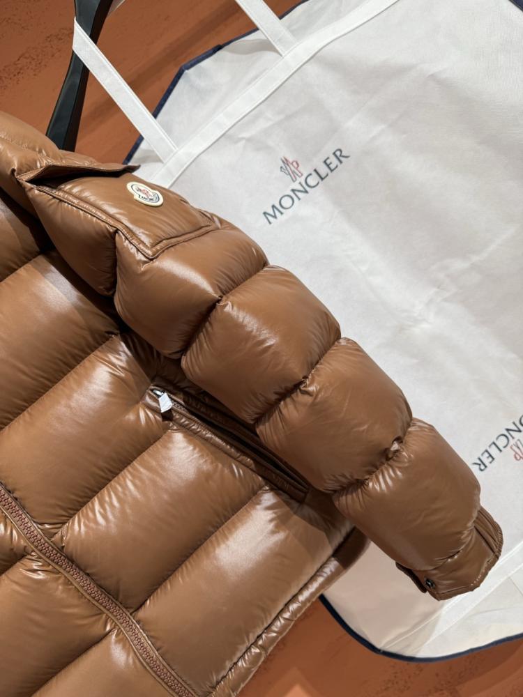 جاكيت Moncler