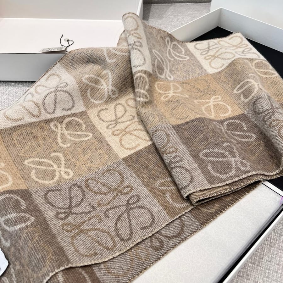 سكارف Loewe