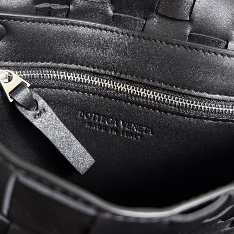 شنطة بوتيغا Orto Messenger Bottega