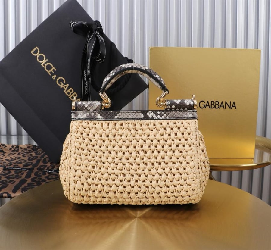 . شنطة دولتشي اند غابانا  Small Sicily handbag