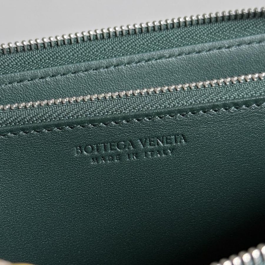محفظة بوتيغا Ostrich Leathe bottega