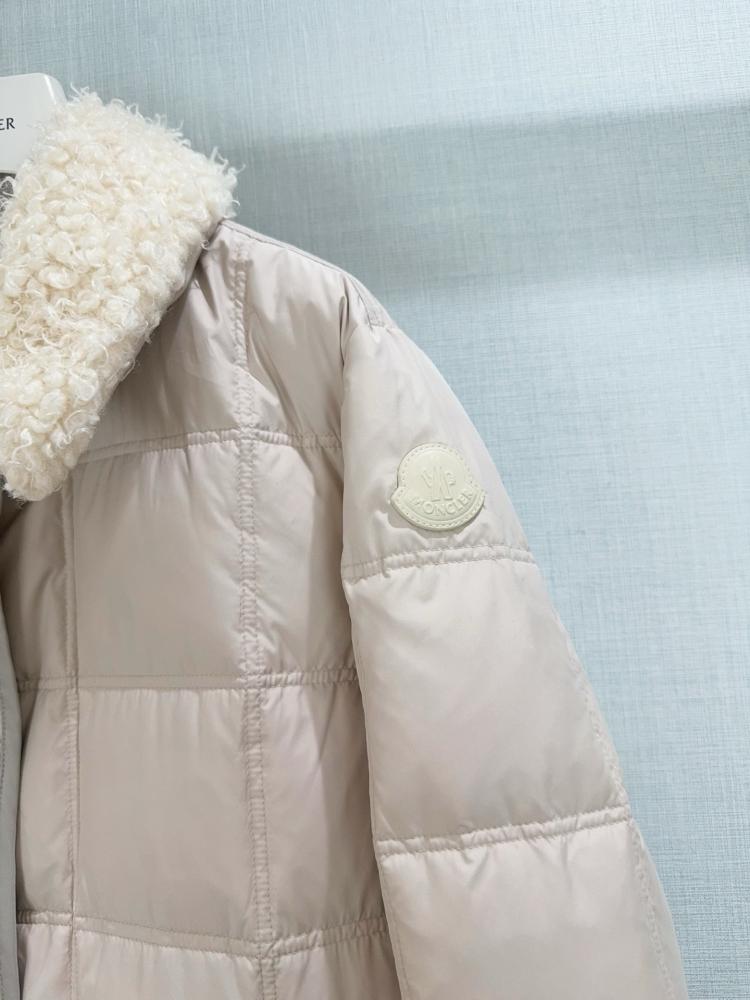 جاكيت Moncler