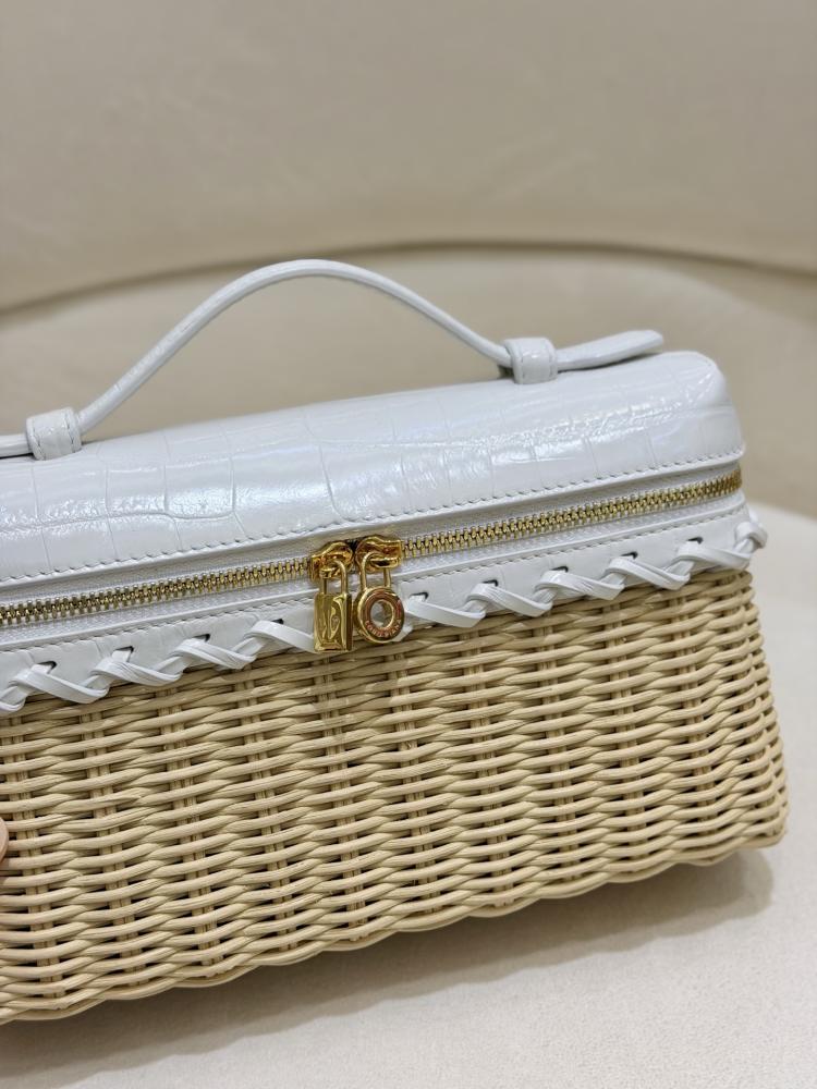 شنطة لورو بيانا Extra West Wicker Crocodile Lora piana مقاس 19 cm