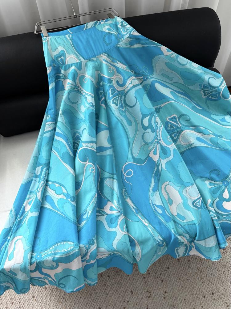 تنورة Pucci.