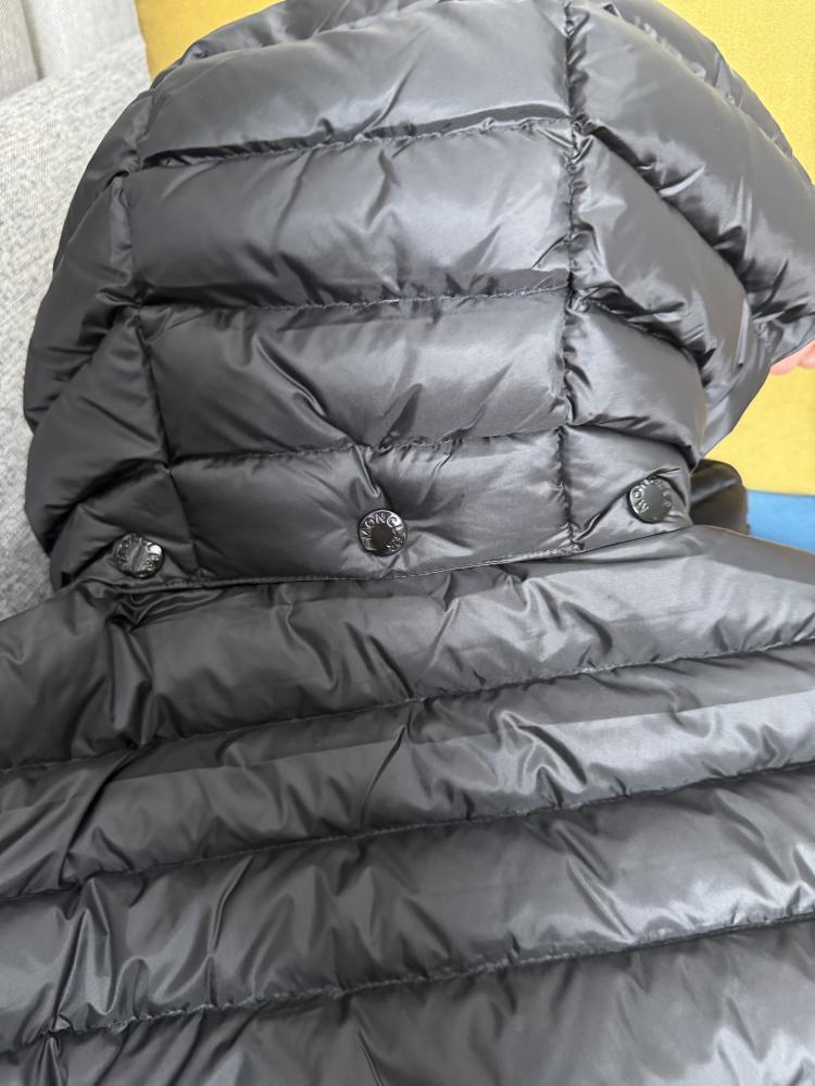 جاكيت Moncler