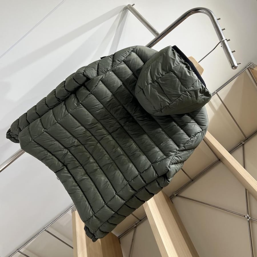 جاكيت Moncler