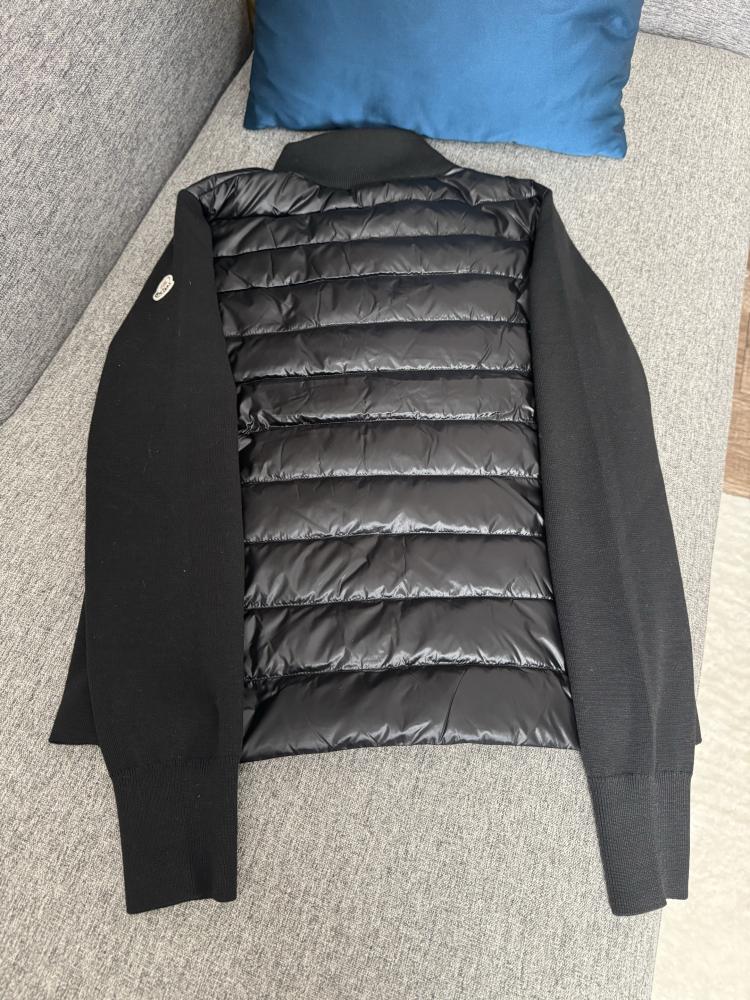 جاكيت Moncler