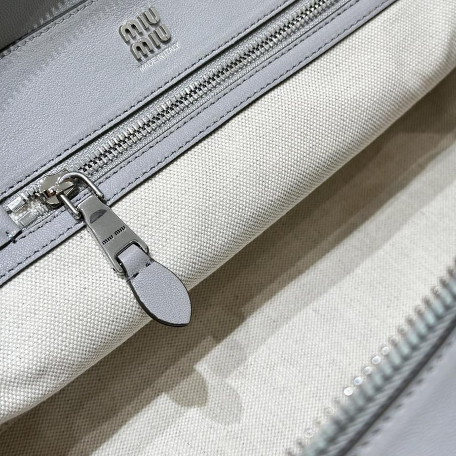 شنطة ميو ميو Mini Vivant Miumiu مقاس 28 cm