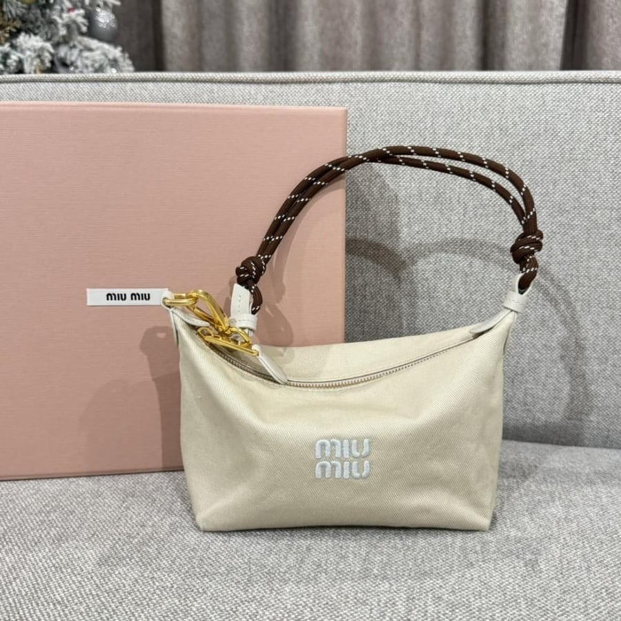 شنطة Miu Miu