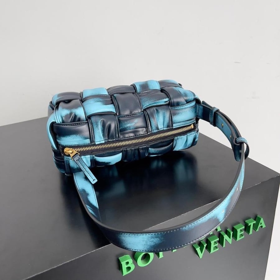 شنطة  بوتيغا Brick Cassette مقاس 25cm
