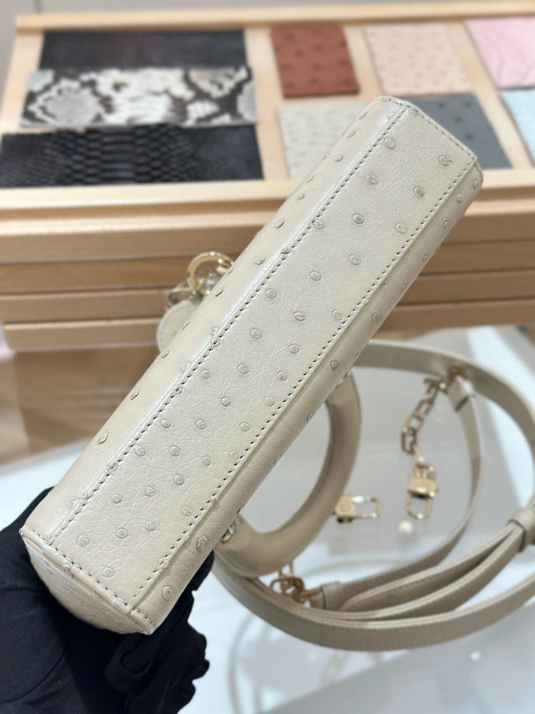 شنطة ديور Lady Ostrich Skin Dior  مقاس 17cm
