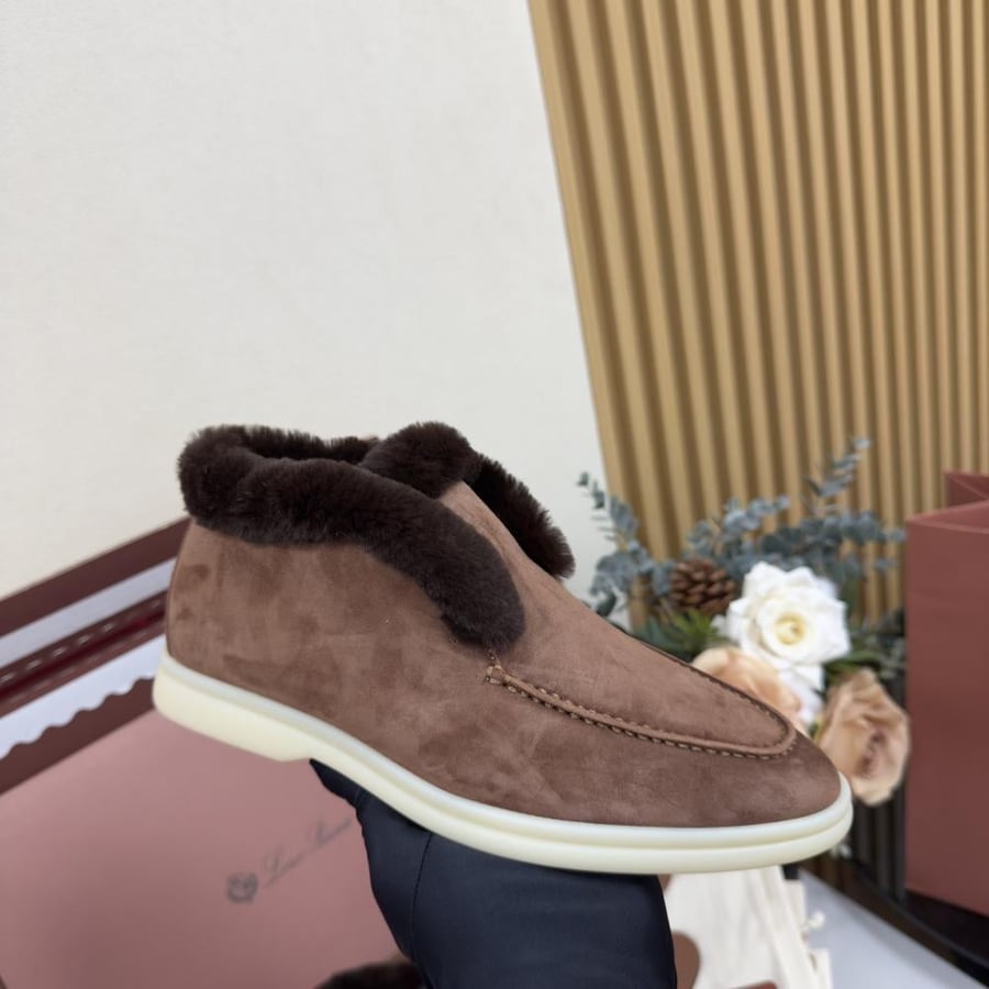 حذاء فلات لورو بيانا High top fur