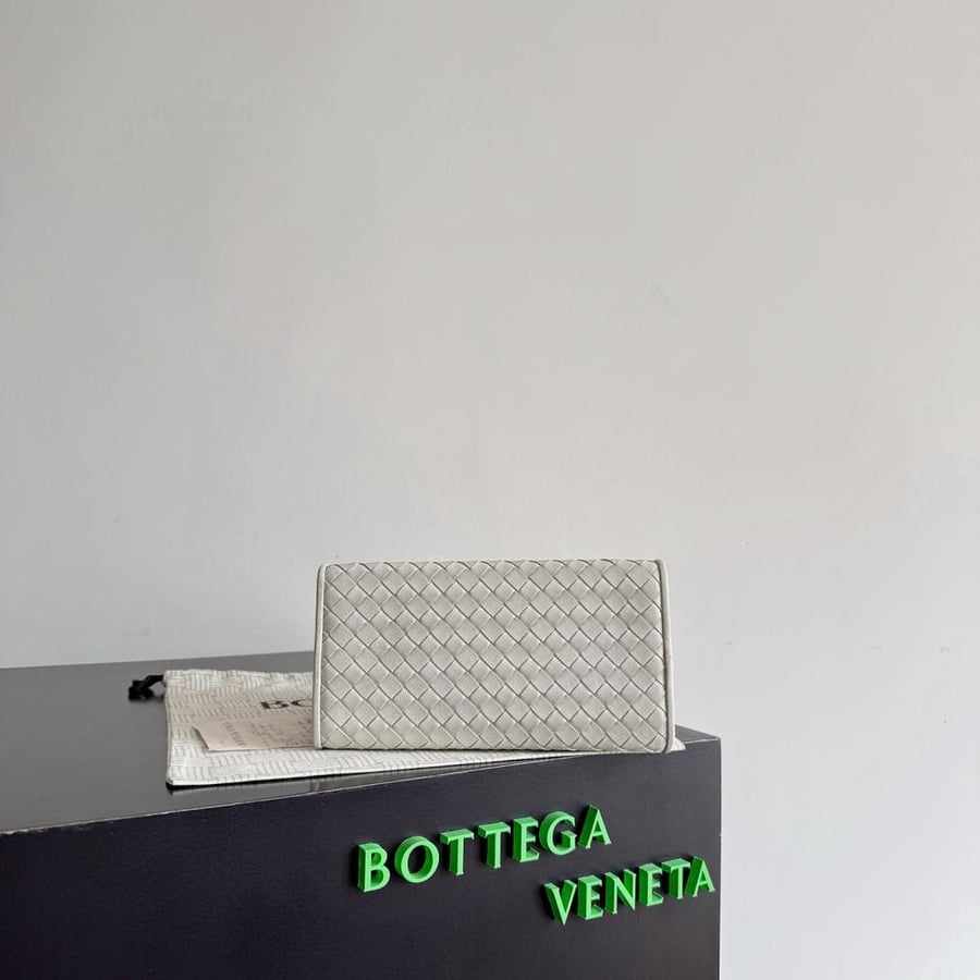 شنطة بوتيغا Baby barbara Bottega