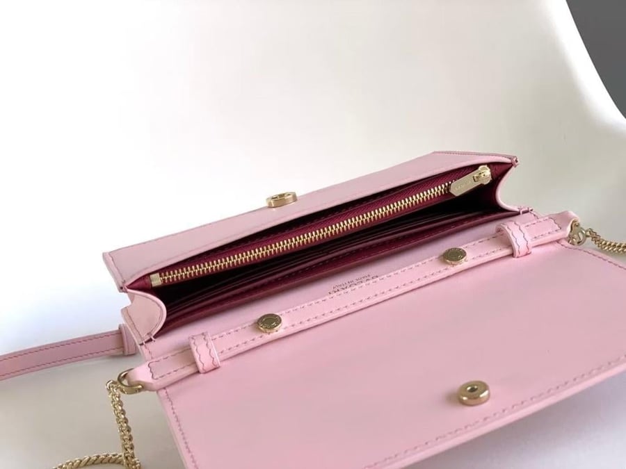 شنطة بولغاري Large Logo  مقاس 19cm