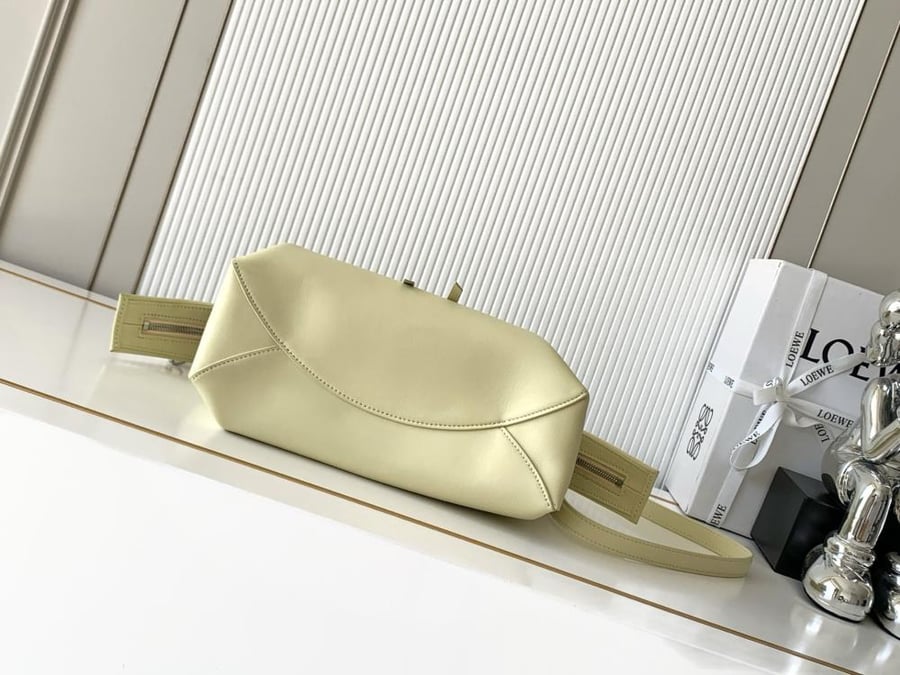 شنطة لويفي whisker Loewe