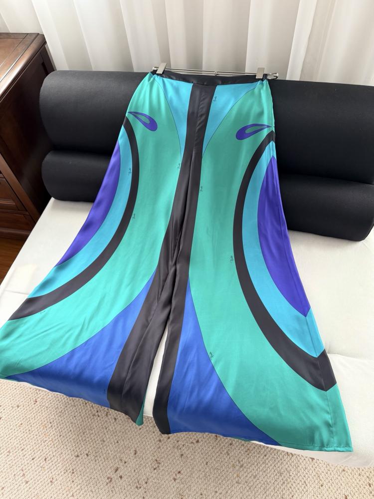 بنطلون Pucci.