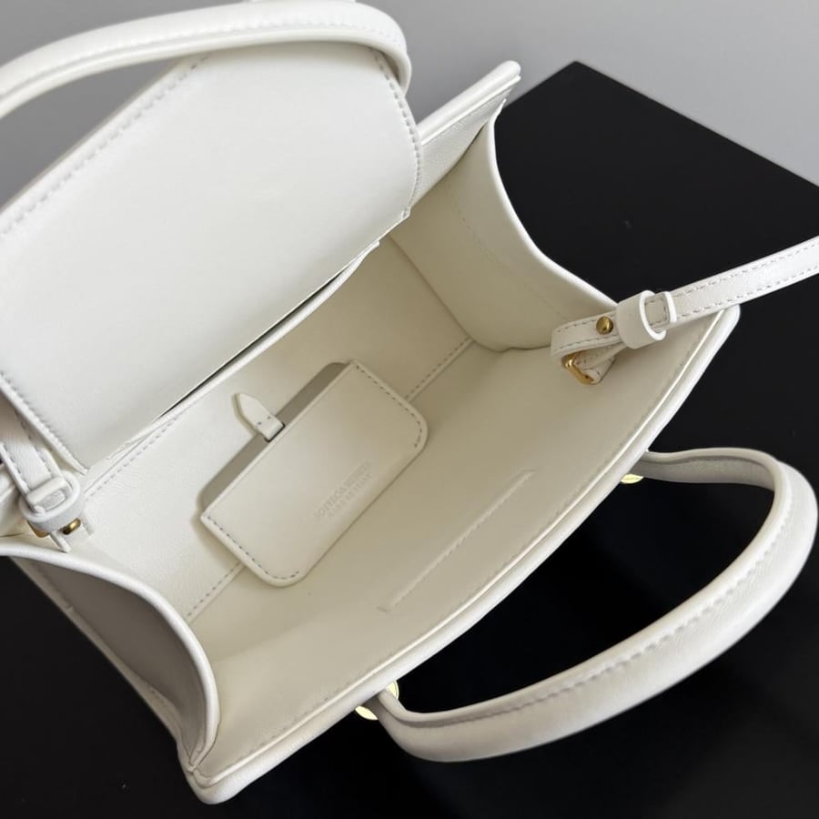 شنطة بوتيغا Baby barbara Bottega