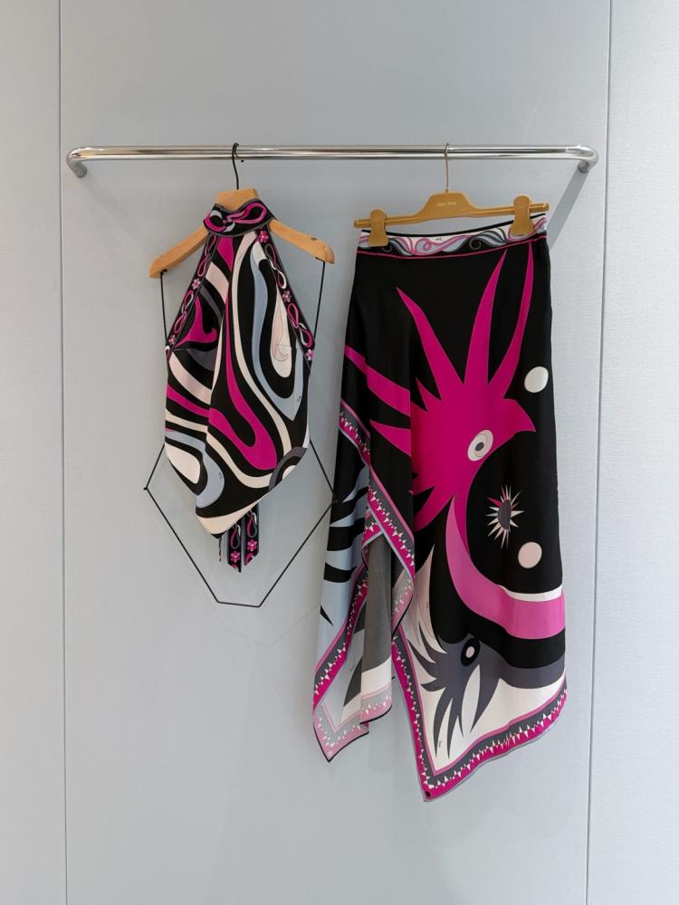 توب Pucci.