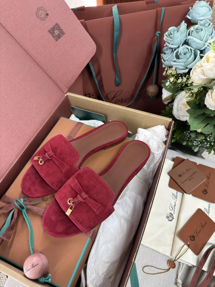 سليبر فلات لورو بيانا Suede charms