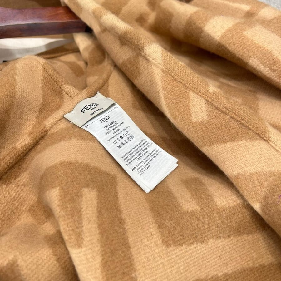 سكارف Fendi