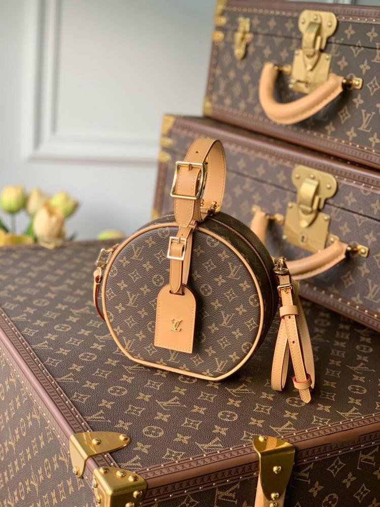 شنطة لويس فيتون Petite Boite Chapeau مقاس 17.5cm
